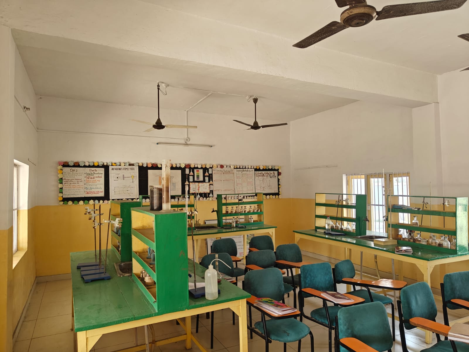 Orison Scolastica — Chemistry lab